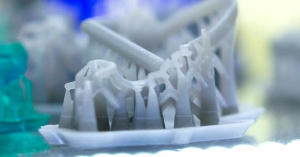 3D modell sztereolitográfiára nyomtatva 3D nyomtató. - Felvétel, videó