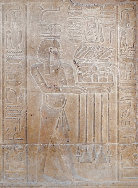 egipskich hieroglifów rzeźby na ścianie w Świątyni Luksorskiej w Egipcie - Zdjęcie, obraz