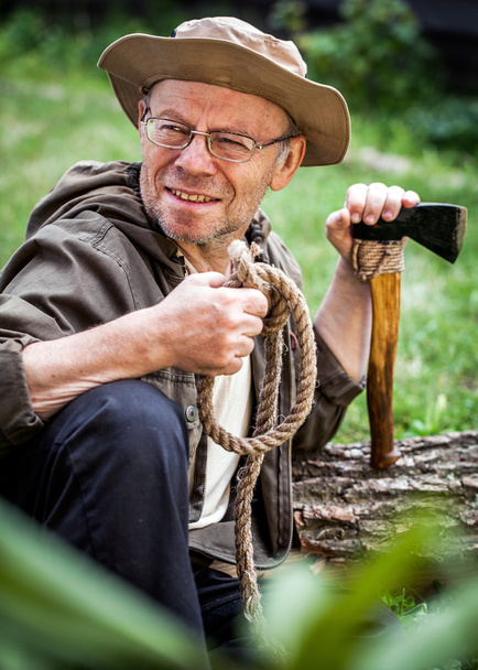 Senior tourist man with axe - Foto, Imagen