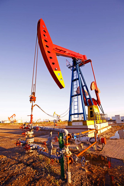 Pompe à huile, équipement de l'industrie pétrolière - Photo, image