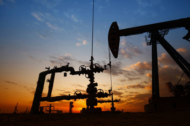 Öljypumppu, öljyteollisuuden laitteet - Valokuva, kuva