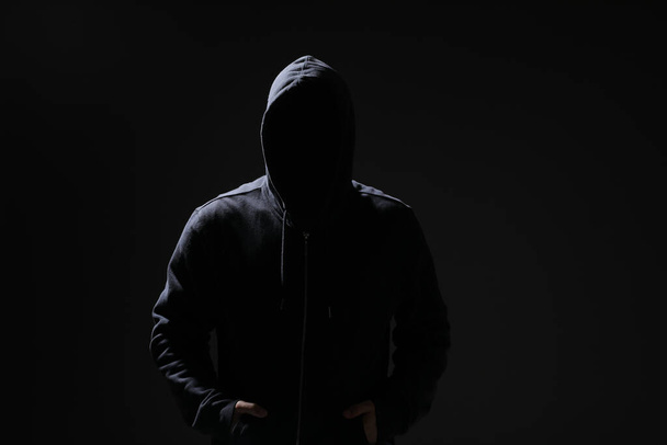 Silhouette of anonymous man on black background - Foto, afbeelding