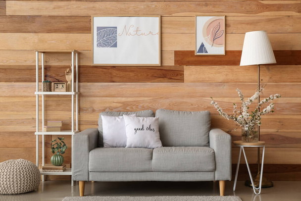 Interiér moderního obývacího pokoje s kvetoucími větvemi - Fotografie, Obrázek
