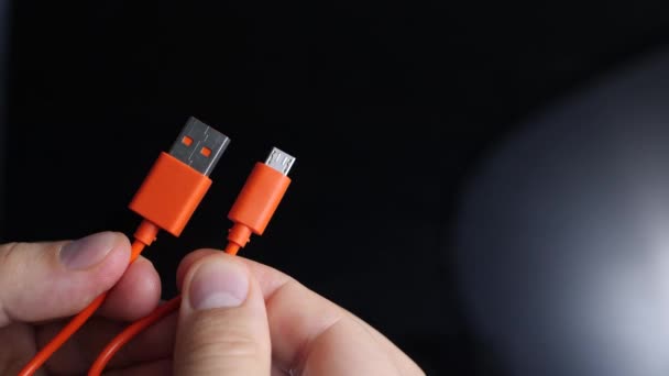 Pomarańczowy kolor microusb kabel wtyczka - Materiał filmowy, wideo