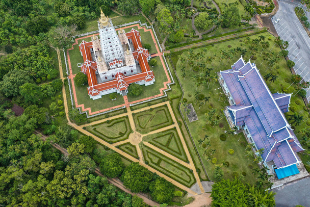 Tempio di Wat Yannasang Wararam, Bodh Gaya Chedi, Bodhagaya Stupa Replica, in wat Yan, a Pattaya, provincia di Chonburi, Thailandia. - Foto, immagini