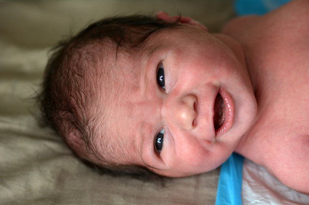 Neugeborenes Baby im Kinderbett - Foto, Bild