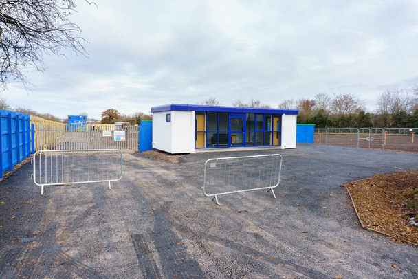 Terreno de construção com um showroom de escritório de vendas para um futuro desenvolvimento habitacional no Reino Unido - Foto, Imagem