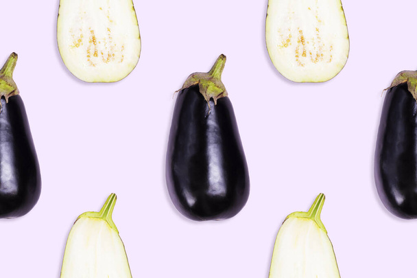 Seamless pattern of cut in half and whole ripe eggplants on a light background - Foto, Imagem
