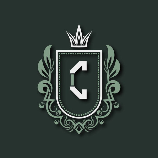Szüreti prémium monogram levél C. Heraldikai címer formájában pajzs körül virágdísz és korona. - Vektor, kép