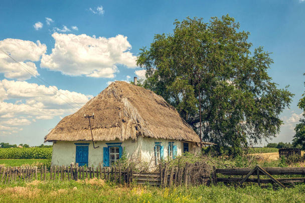 Old abandoned clay house with thatched roof - Photo, Image