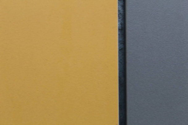 giallo grigio fuori con una striscia nera mezzo terzo diagonalmente goriontali sfondo verticale. - Foto, immagini
