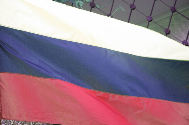 русский флаг вид на море  - Фото, изображение