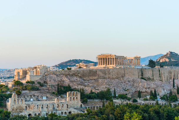 Akropol ze świątynią Partenon w Atenach, Grecja - Zdjęcie, obraz