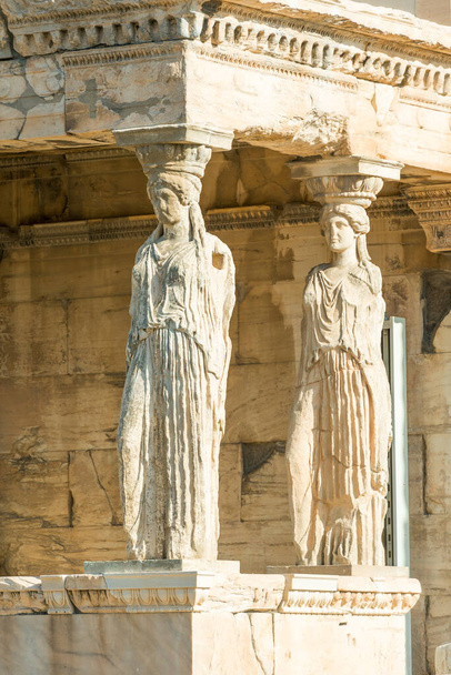 Cariatide, tempio di Eretteo Acropoli ad Atene, Grecia - Foto, immagini