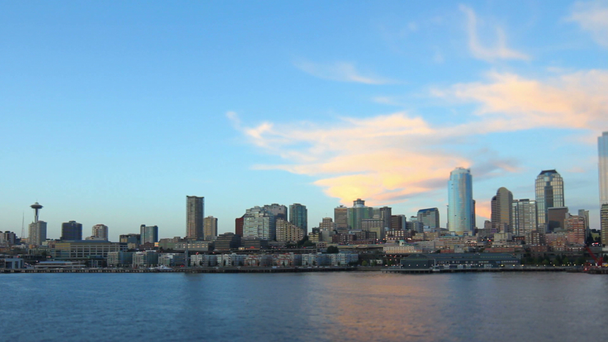Seattle feribot yolculuğu ile cityscape - Video, Çekim