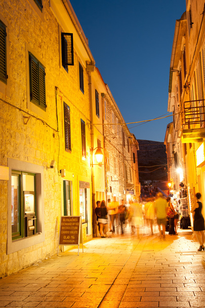 σκηνή δρόμο τη νύχτα στην πόλη pag, Κροατία - Φωτογραφία, εικόνα