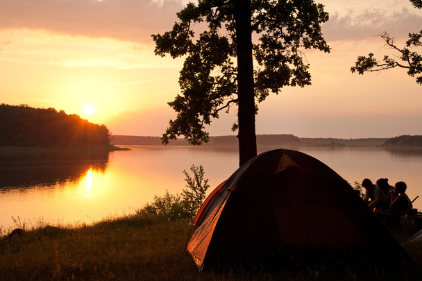 Camping au bord du lac
 - Photo, image