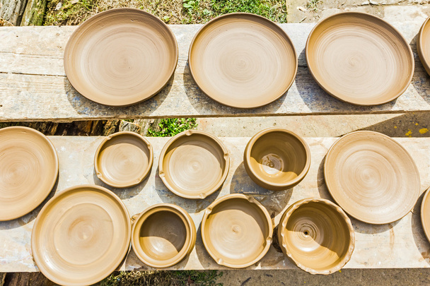 Many earthen pots kept for drying - Foto, afbeelding