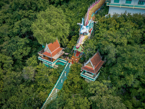 Wat Ban Tham tempel en grot in Kanchanaburi, Thailand - Foto, afbeelding