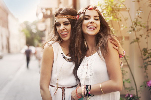 Hippie amigos femininos
 - Foto, Imagem