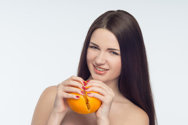 Girl and orange - Фото, изображение