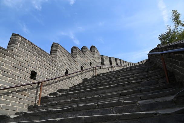 Blick auf einen der landschaftlich schönsten Abschnitte der großen Mauer von China, nördlich von Peking - Foto, Bild