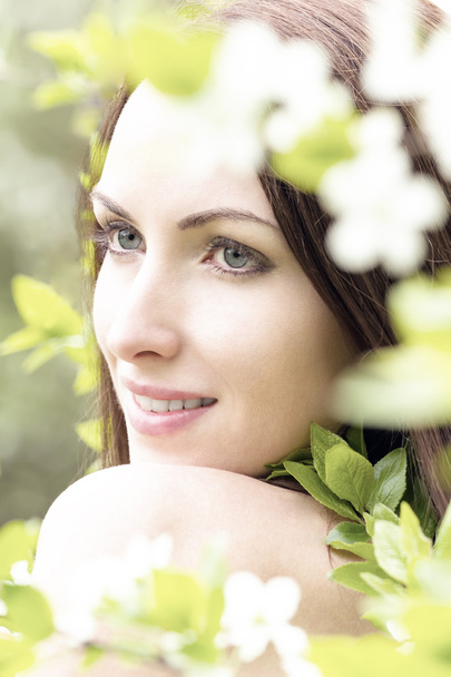 Woman face with flowers - Foto, Imagen