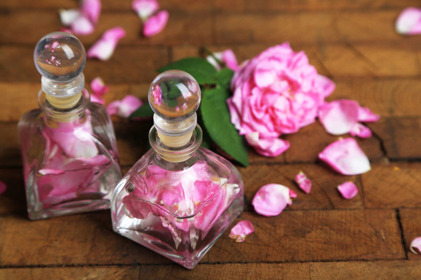 Rose oil in bottles - Foto, Bild