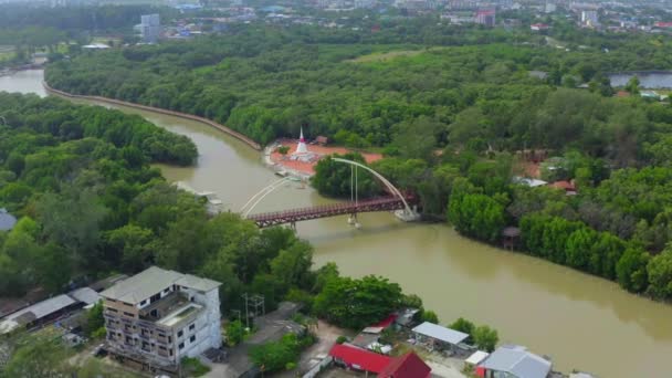 Phra Chedi Klang Nam, Phra Samut Chedi Pak Nam, в Районге, Таиланд - Кадры, видео