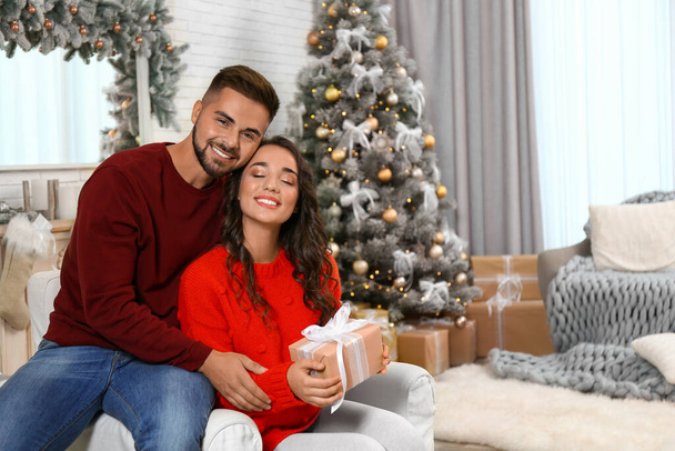 Lovely couple celebrating Christmas together at home - Foto, Imagen