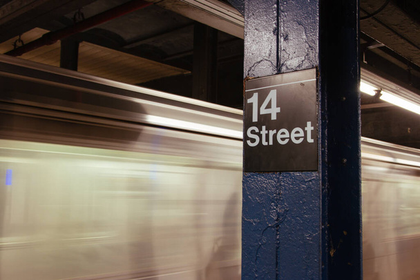 Nowojorska podziemna platforma - Zdjęcie, obraz