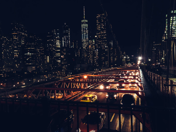 ブルックリン橋のニューヨークシティライト - 写真・画像