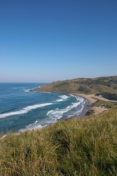 Vista de Cliffs of Wild Coast Beach, Transkei, África do Sul
 - Foto, Imagem