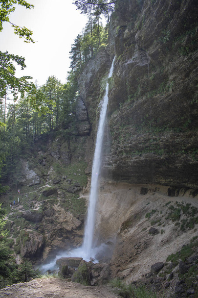 Cachoeira de Pericnik Falls (Slap Pericnik) no Parque Nacional de Triglav, Eslovénia. - Foto, Imagem