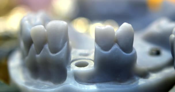 Obiekty fotopolimer drukowany na stereolitografii Drukarka 3D - Materiał filmowy, wideo