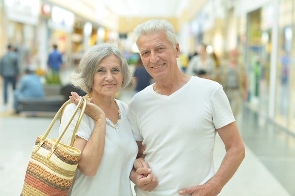 Elderly couple in shopping mall - Fotó, kép