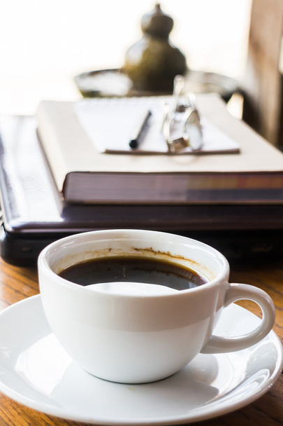 Освіжаюча чашка кави на роботі
  - Фото, зображення
