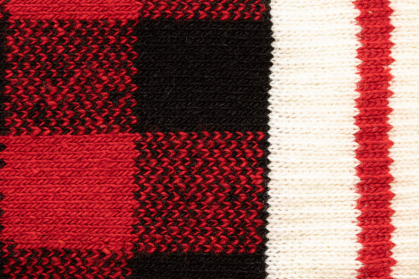 Červenočerná textura tkaniny na ponožky. Textilní textura.  - Fotografie, Obrázek
