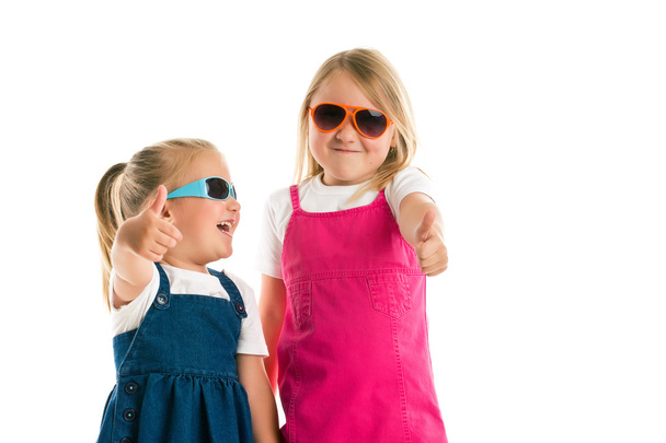 two little girls showing thumbs up - Foto, Imagem