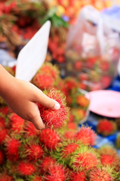 rambutan sladké ovoce na trhu - Fotografie, Obrázek