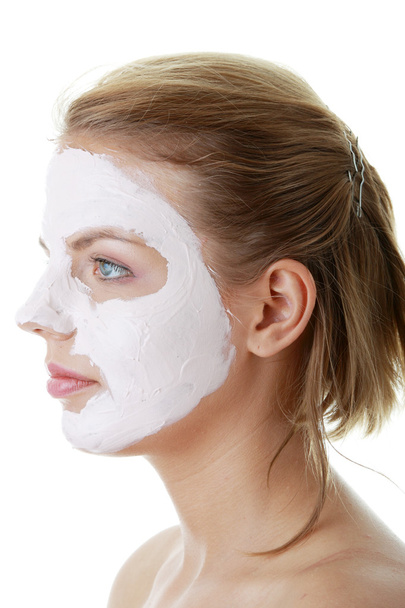 Cosmetics mask of clay on the young female face - Foto, Imagen