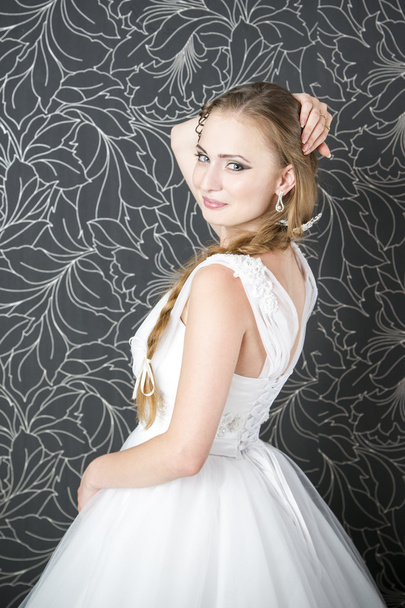 Beautiful woman in white wedding dress - Фото, зображення