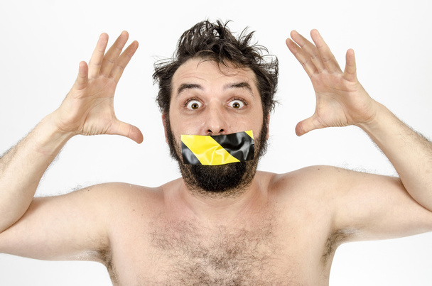 Mann mit Klebeband über dem Mund verängstigt - Foto, Bild