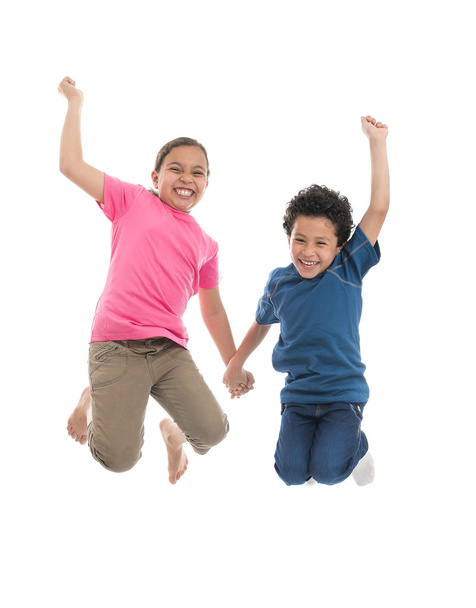 etkin neşeli çocuklar ile sevinç atlama - Fotoğraf, Görsel