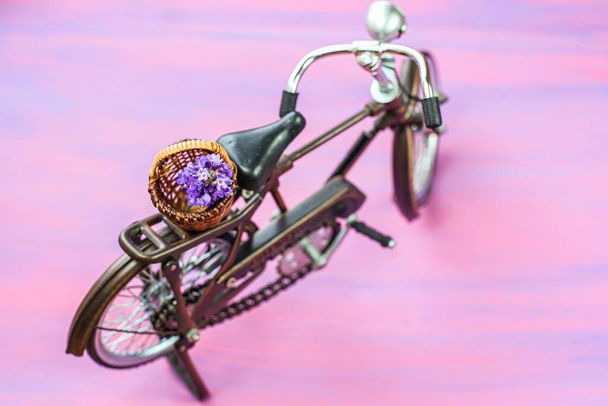 Régi retro kerékpár, homályos fotók, dekoratív közlekedés  - Fotó, kép