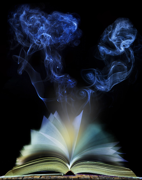 Astratto della pagina del libro aperto con fumo in movimento sul backgroun nero
 - Foto, immagini