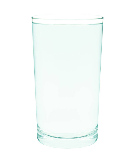 szklanka wody Czysta z niebieską wodą z przodu. Izolacja na białym tle - Zdjęcie, obraz