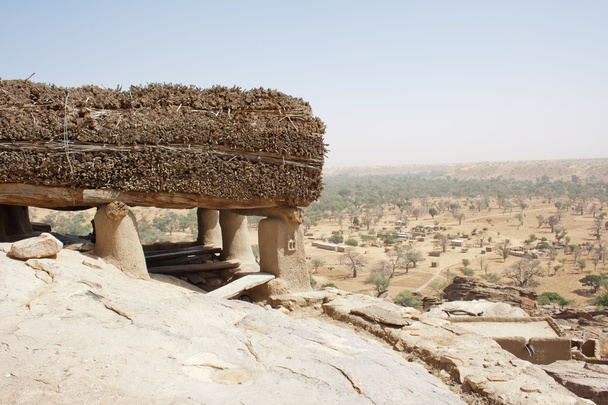 Un Toguna dans un village Dogon, Mali (Afrique
). - Photo, image
