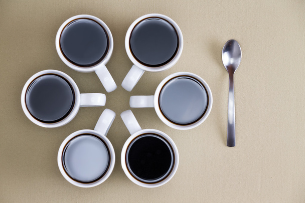 Декоративный дизайн кружки кофе на бежевый
 - Фото, изображение