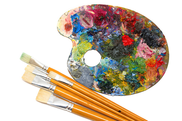 Pallette with brushes - 写真・画像